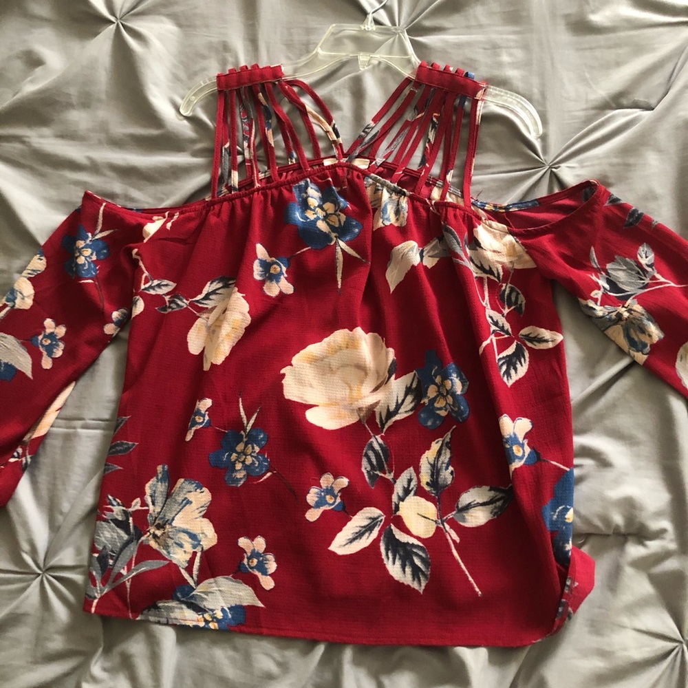 Off-the-shoulder flowered blouse